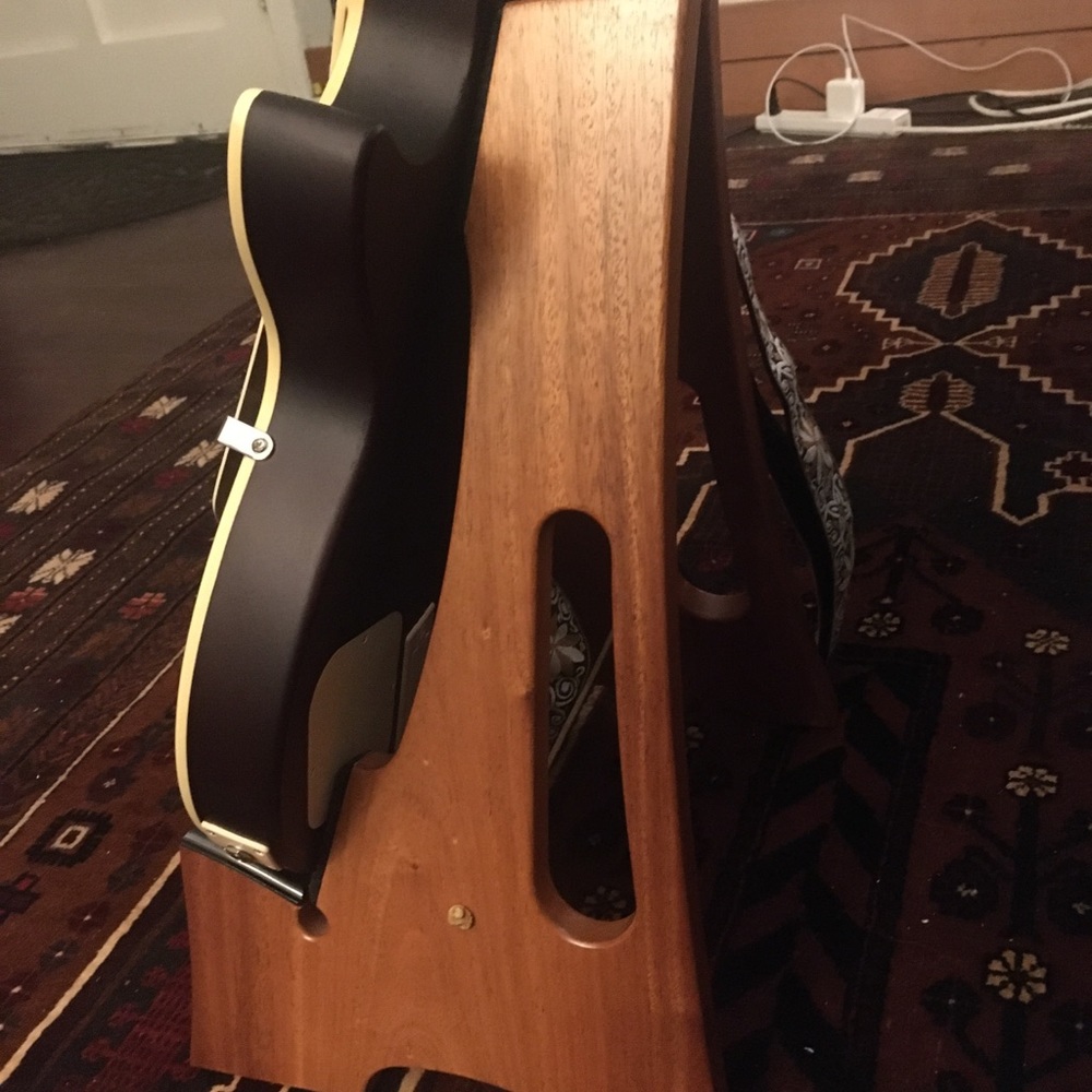 “Slay frame” mahogany electric guitar stand